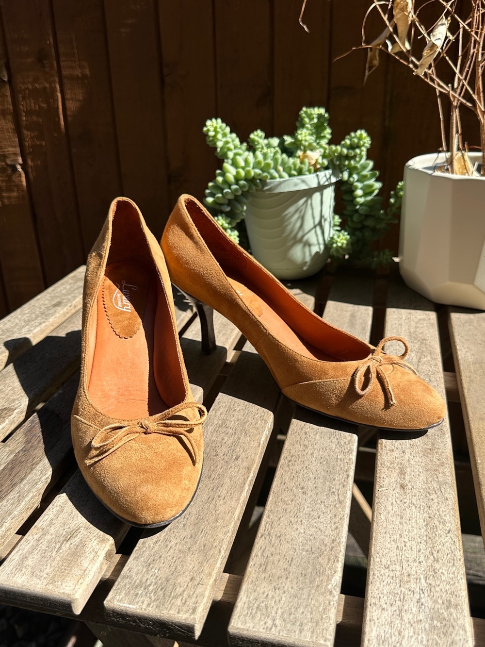 Women's Suede Bow Pump in Tan - Elegant Heel